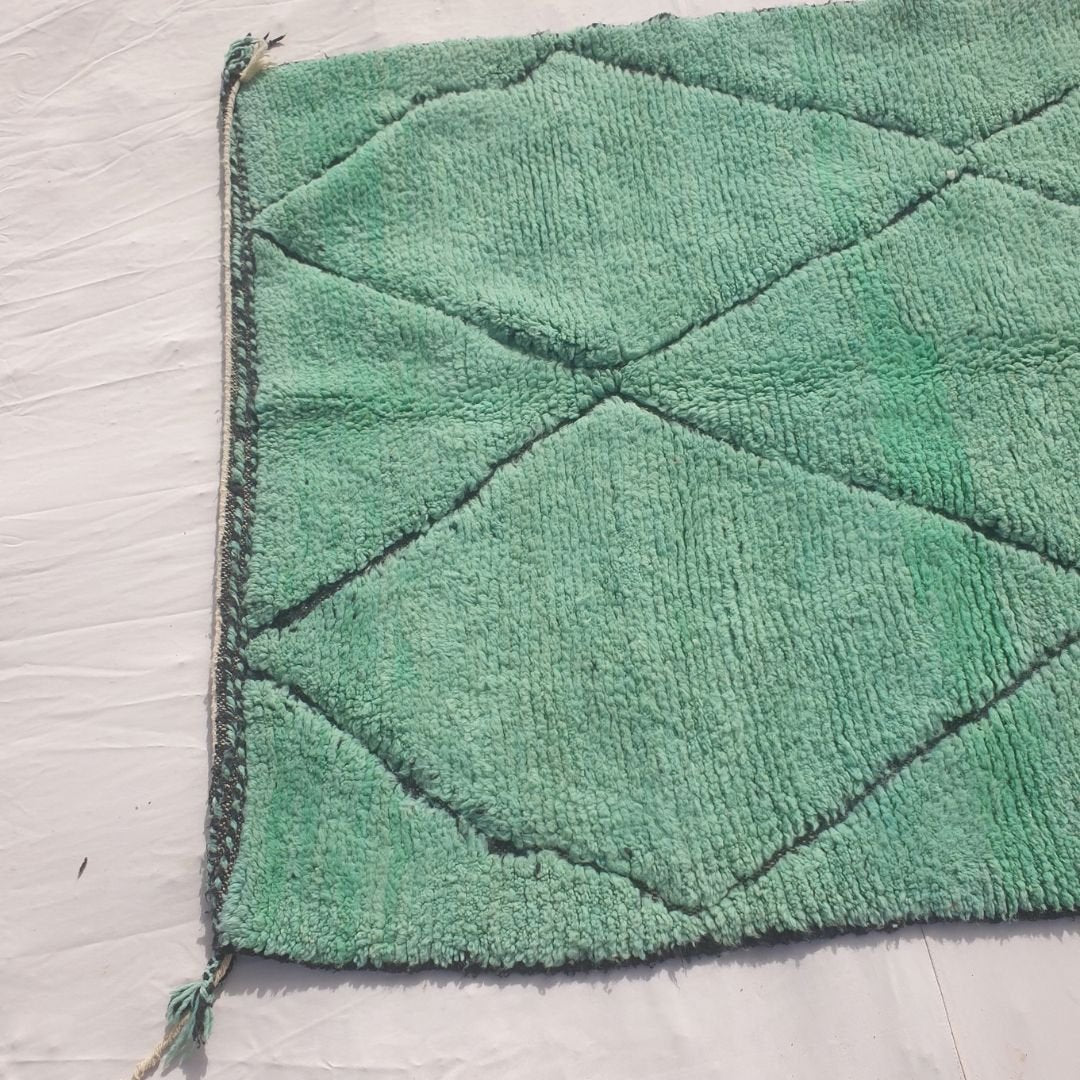 Makhda - Green Beni Ourain Rug with Classic Diamond Lattice - Handwoven Berber Carpet | 5'3"x8'3" Ft | 161x252 cm - OunizZ