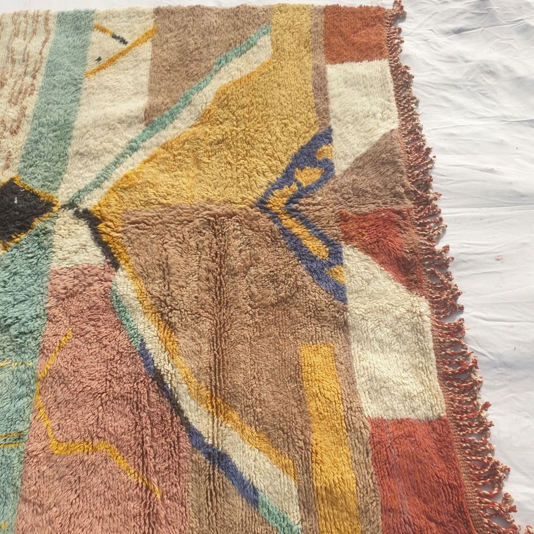 Mansuria - Beni Mrirt Rug with Painterly Abstract Bands and Black Diamond Medallion - Handwoven Berber Carpet | 7'7"x10'1" Ft | 231x309 cm - OunizZ