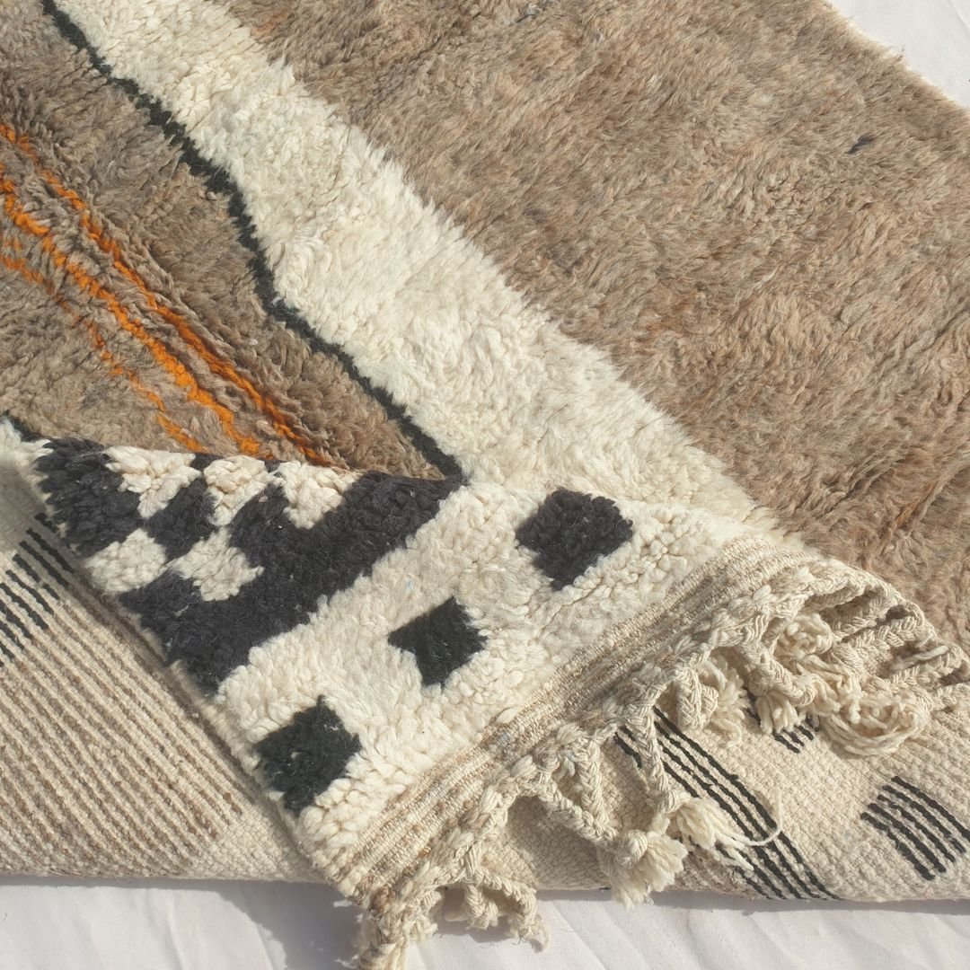 Mitahi - Pictorial Beni Ourain Rug with Figure, Towers and Checkerboard Border - Handwoven Berber Carpet | 5'2"x7'10" Ft | 158x240 cm - OunizZ