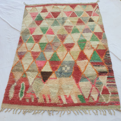 handwoven Boujad Berber rug (200x300 cm) laid flat, the full harlequin triangle composition visible — orange diamond grid across the full field in red, green, ivory, pink, blue, khaki, brown and purple triangles.