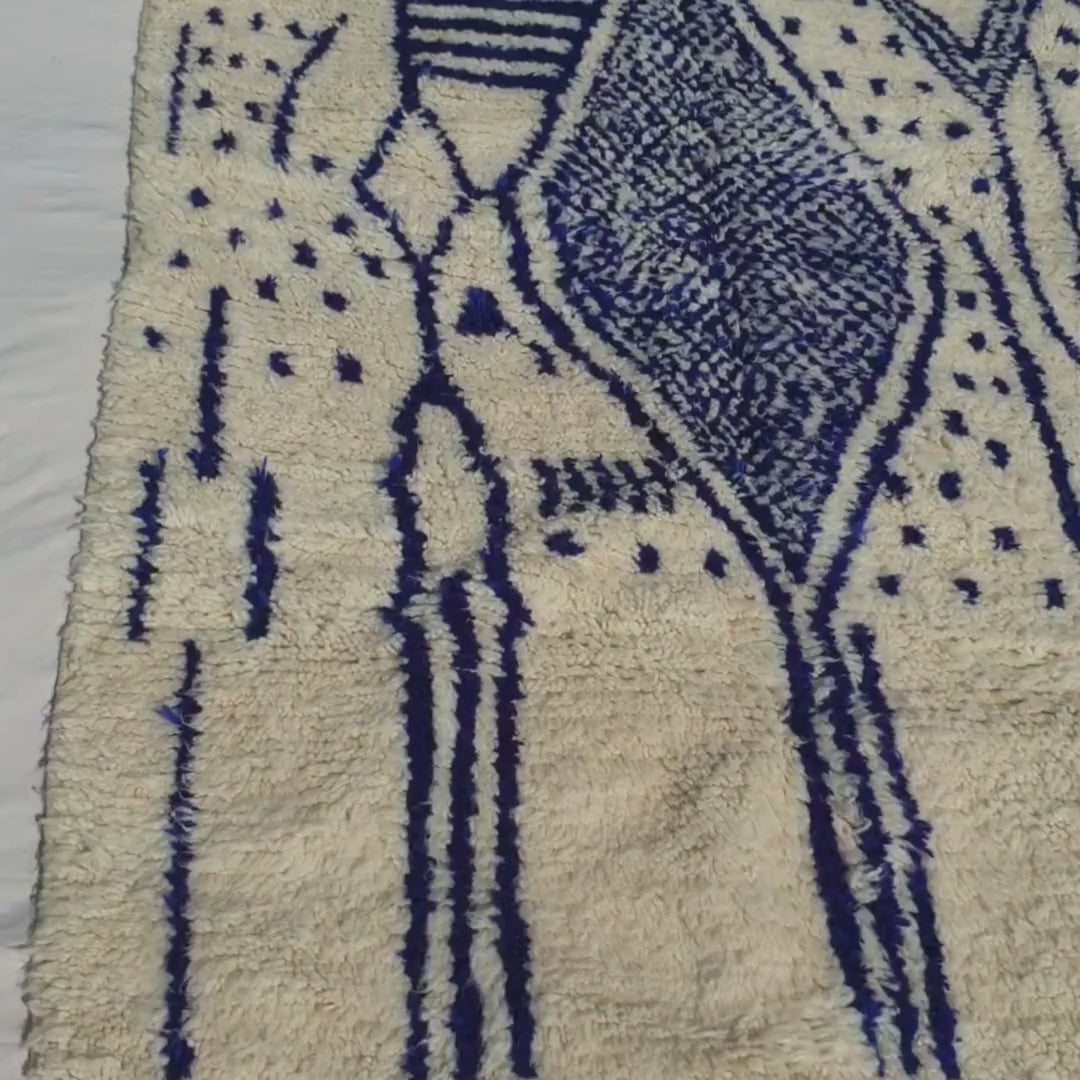 White & Blue Moroccan Rug 5x8 Azilal | Wool Berber Carpet – OunizZ