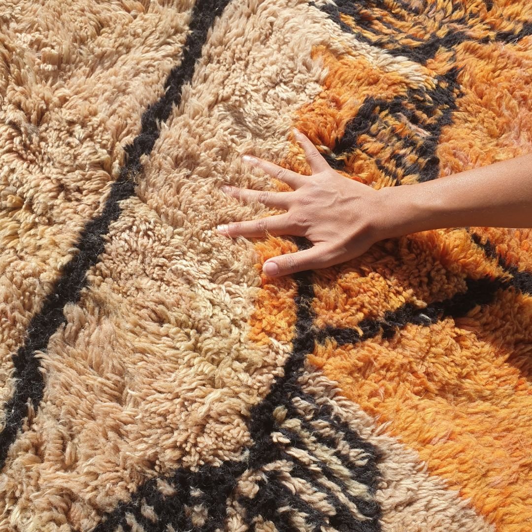 オウジェノ Abstract Orange Moroccan Rug 6x9 Authentic Beni Ourain – OunizZ