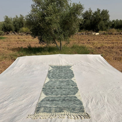 Samfna - Sage Grey Beni Ourain Runner Rug with Stacked Hexagon Tiles on Cream - Handwoven Berber Carpet | 2'9"x9'11" Ft | 85x304 cm - OunizZ