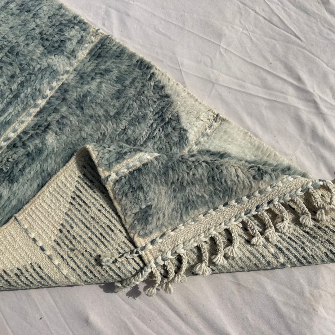 Samfna - Sage Grey Beni Ourain Runner Rug with Stacked Hexagon Tiles on Cream - Handwoven Berber Carpet | 2'9"x9'11" Ft | 85x304 cm - OunizZ