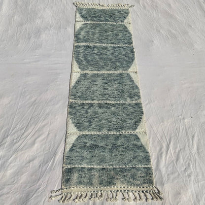 Samfna - Sage Grey Beni Ourain Runner Rug with Stacked Hexagon Tiles on Cream - Handwoven Berber Carpet | 2'9"x9'11" Ft | 85x304 cm - OunizZ