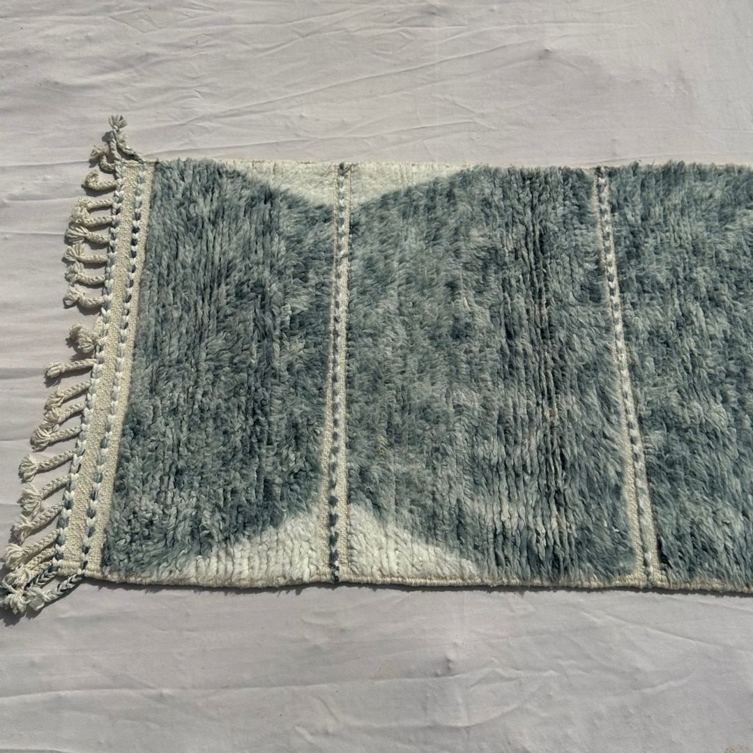 Samfna - Sage Grey Beni Ourain Runner Rug with Stacked Hexagon Tiles on Cream - Handwoven Berber Carpet | 2'9"x9'11" Ft | 85x304 cm - OunizZ