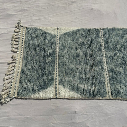 Samfna - Sage Grey Beni Ourain Runner Rug with Stacked Hexagon Tiles on Cream - Handwoven Berber Carpet | 2'9"x9'11" Ft | 85x304 cm - OunizZ