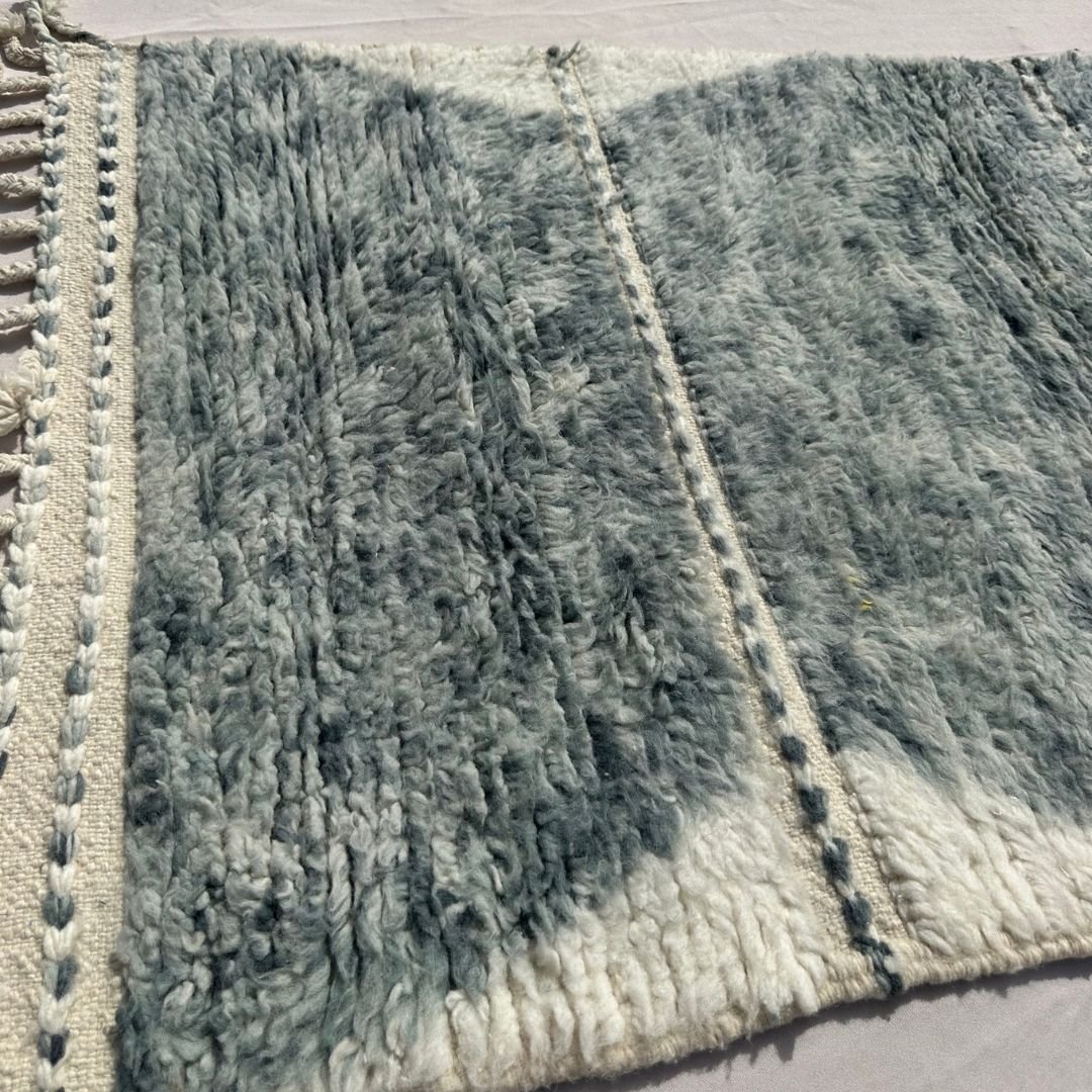 Samfna - Sage Grey Beni Ourain Runner Rug with Stacked Hexagon Tiles on Cream - Handwoven Berber Carpet | 2'9"x9'11" Ft | 85x304 cm - OunizZ