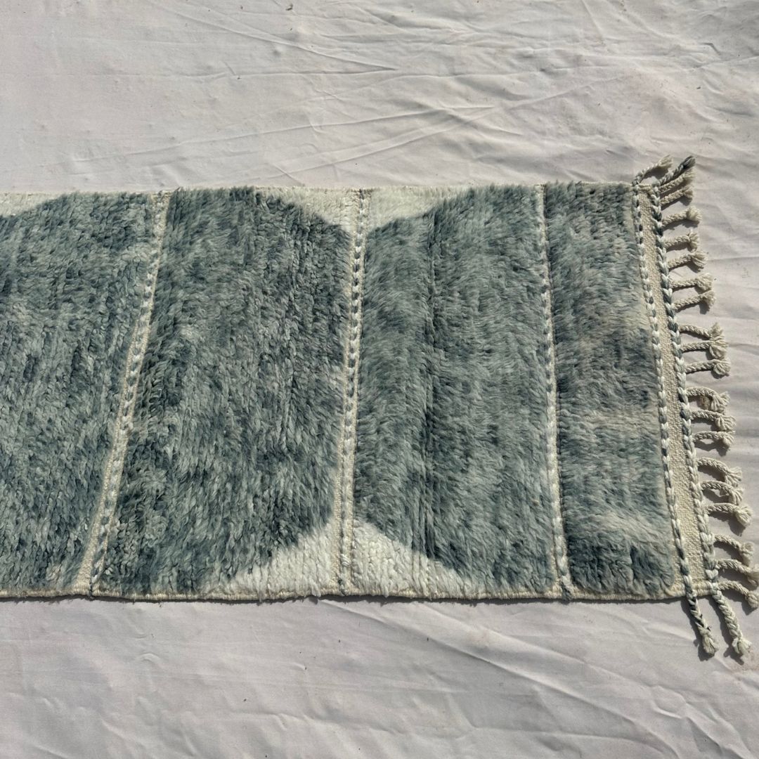Samfna - Sage Grey Beni Ourain Runner Rug with Stacked Hexagon Tiles on Cream - Handwoven Berber Carpet | 2'9"x9'11" Ft | 85x304 cm - OunizZ
