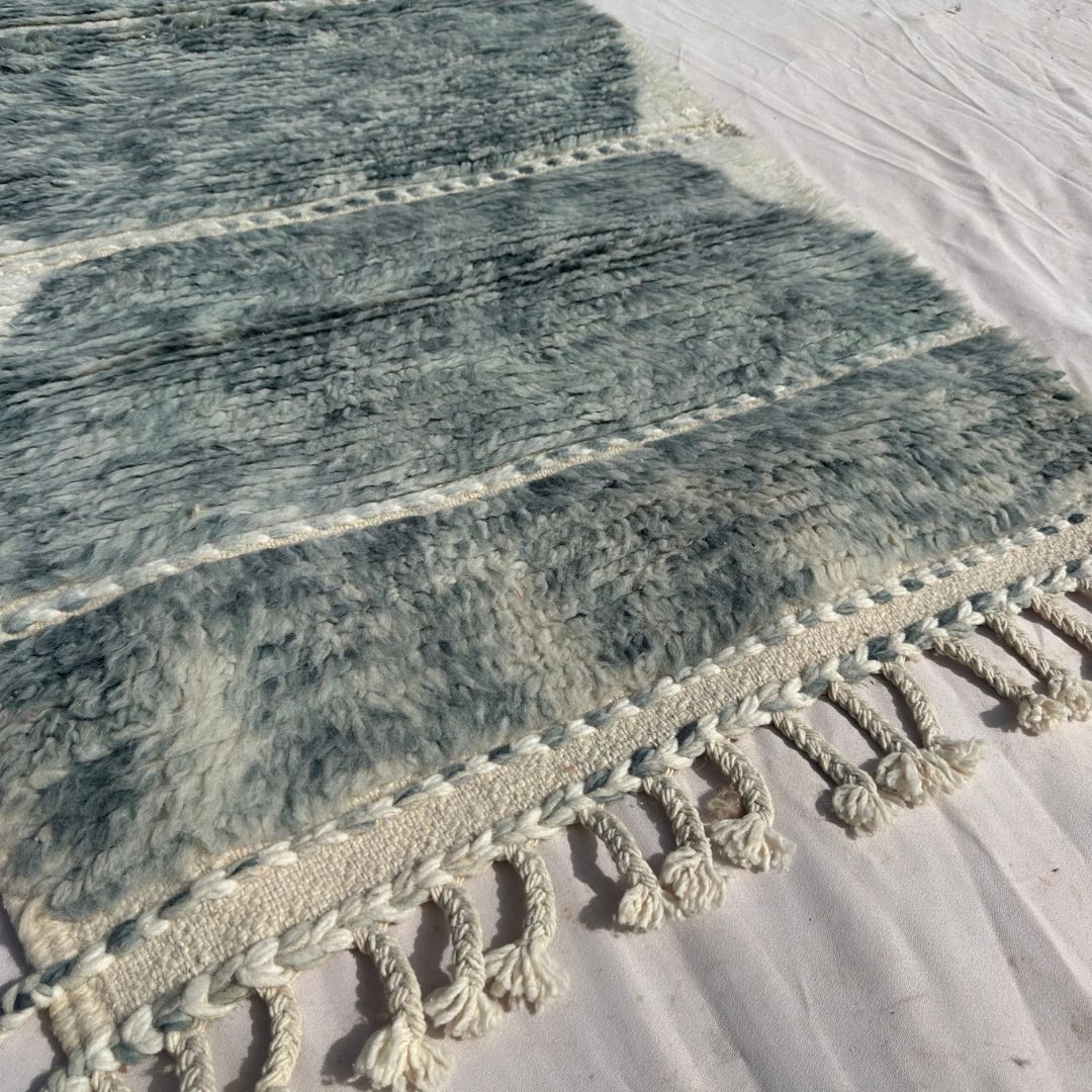 Samfna - Sage Grey Beni Ourain Runner Rug with Stacked Hexagon Tiles on Cream - Handwoven Berber Carpet | 2'9"x9'11" Ft | 85x304 cm - OunizZ