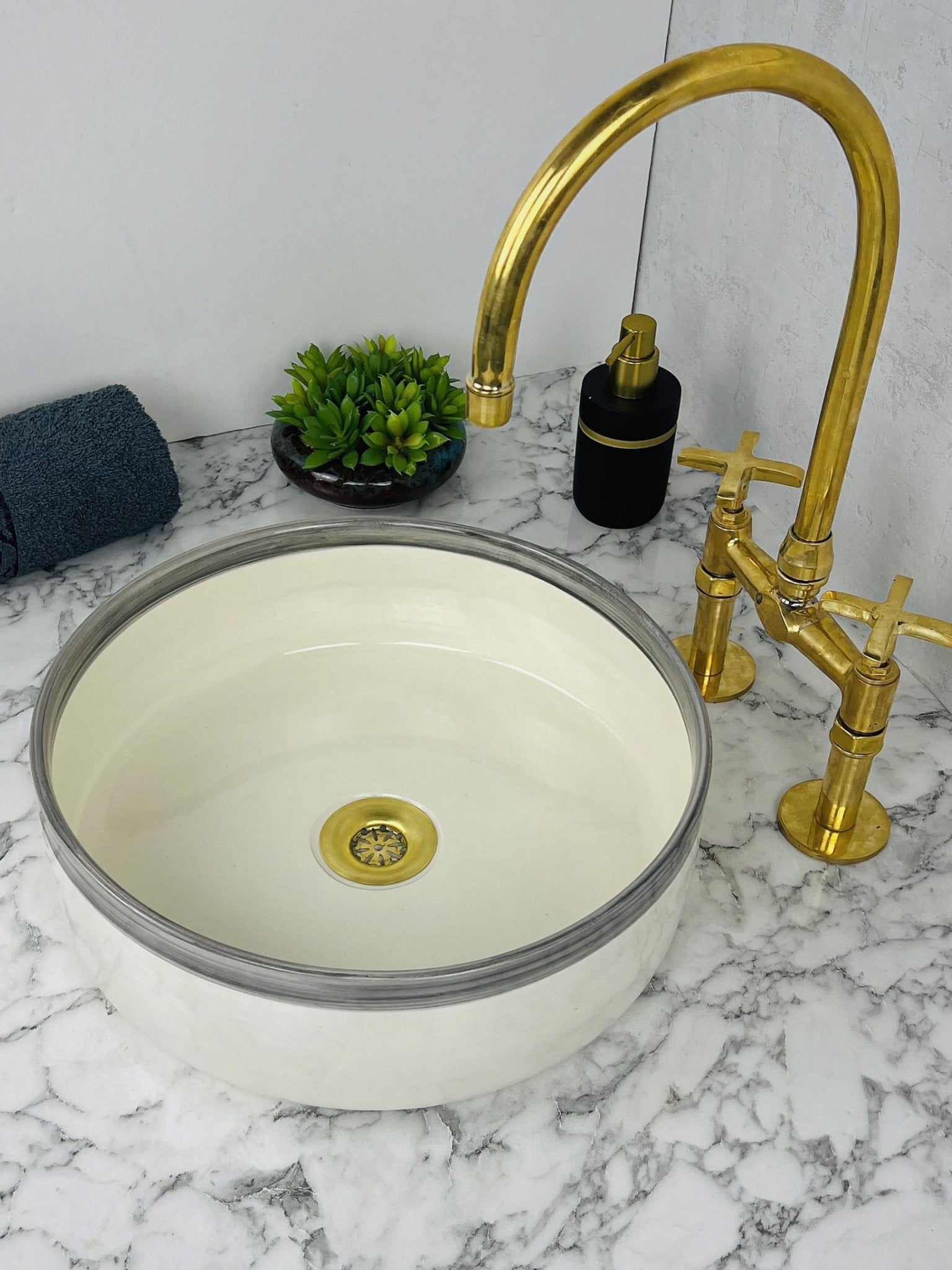 Seoul - Handmade Moroccan Ceramic Sink – Minimalist White Bathroom Vessel Sink - (ETMMT) - OunizZ