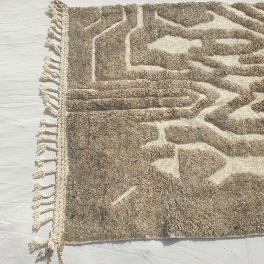 Shakla - Taupe Labyrinth Beni Ourain Rug with Sculpted Pile on Cream - Handwoven Berber Carpet | 5'x8'6" Ft | 153x259 cm - OunizZ