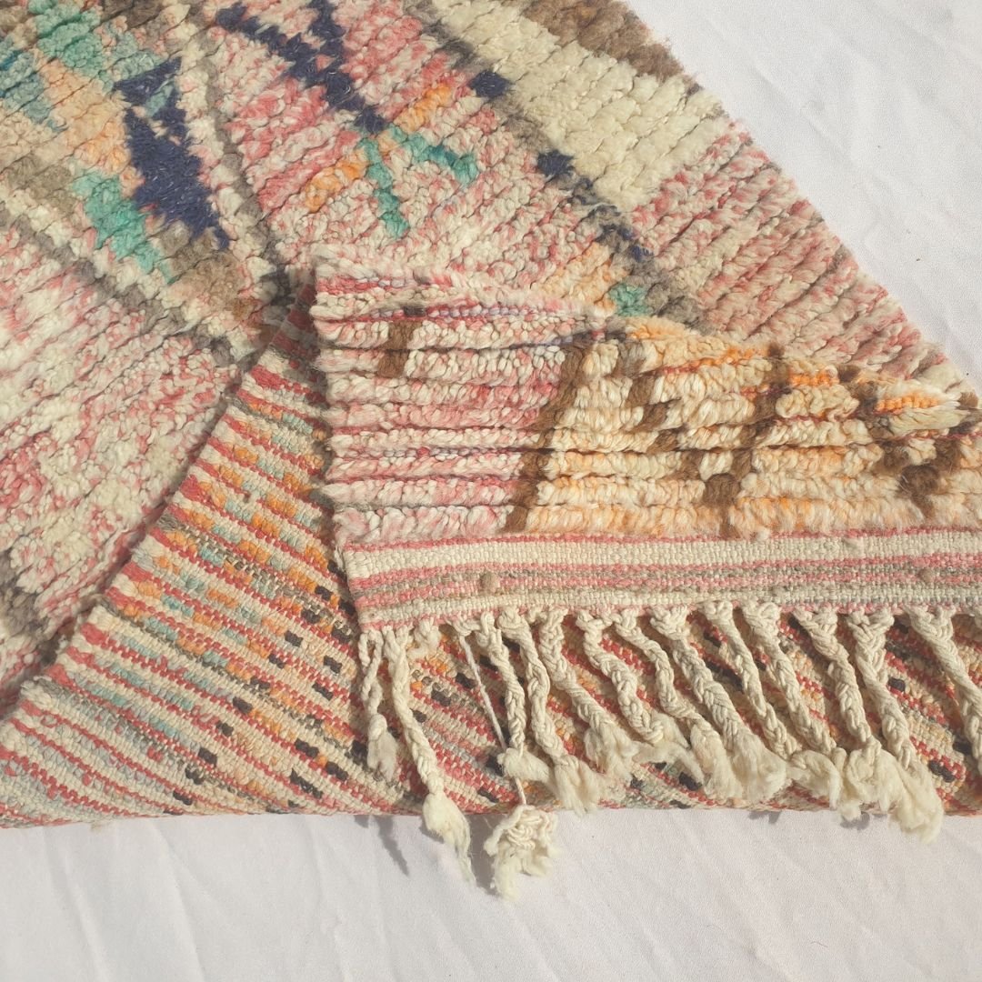 Skhala - Cream Moroccan Runner Rug with an Airy Pastel Diamond Lattice and Small Hand-Drawn Motifs - Handwoven Berber Carpet | 2'6"x9'10" Ft | 77x300 cm - OunizZ