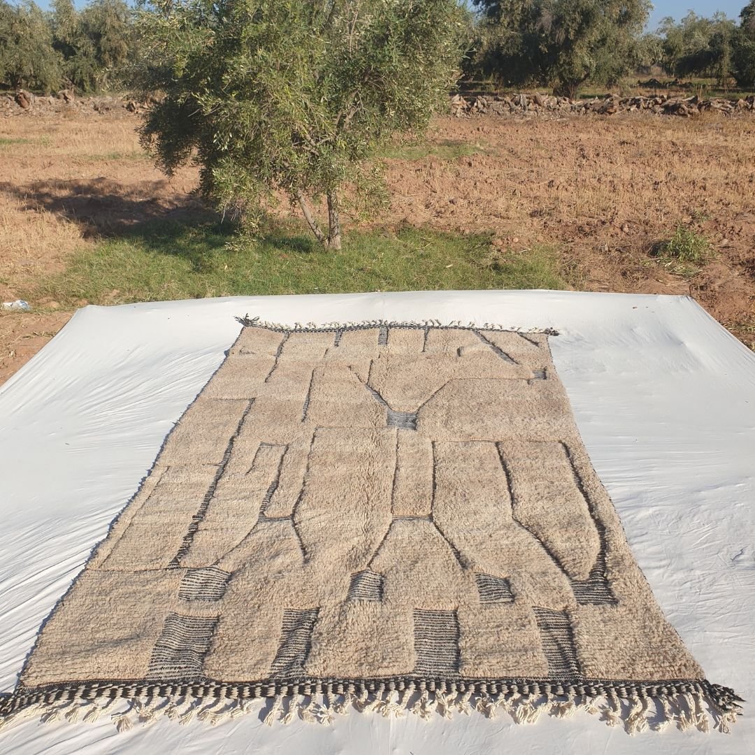 Srita | Large Abstract 7x11 Black & Ivory Beni Ourain Rug - Plush Berber Wool Shag Carpet | 7'x11'30 Ft | 213x344 cm - OunizZ