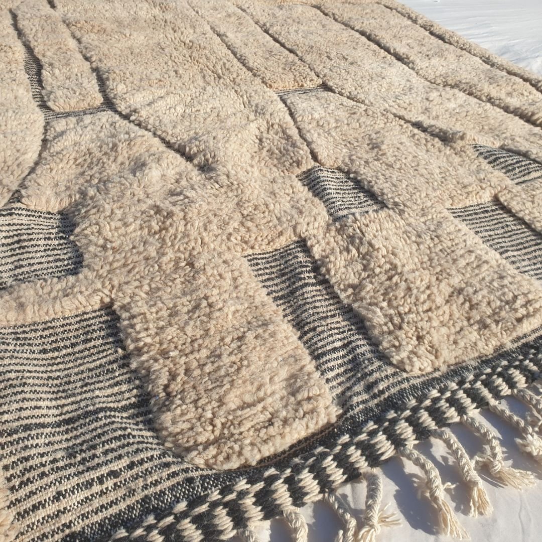 Srita | Large Abstract 7x11 Black & Ivory Beni Ourain Rug - Plush Berber Wool Shag Carpet | 7'x11'30 Ft | 213x344 cm - OunizZ