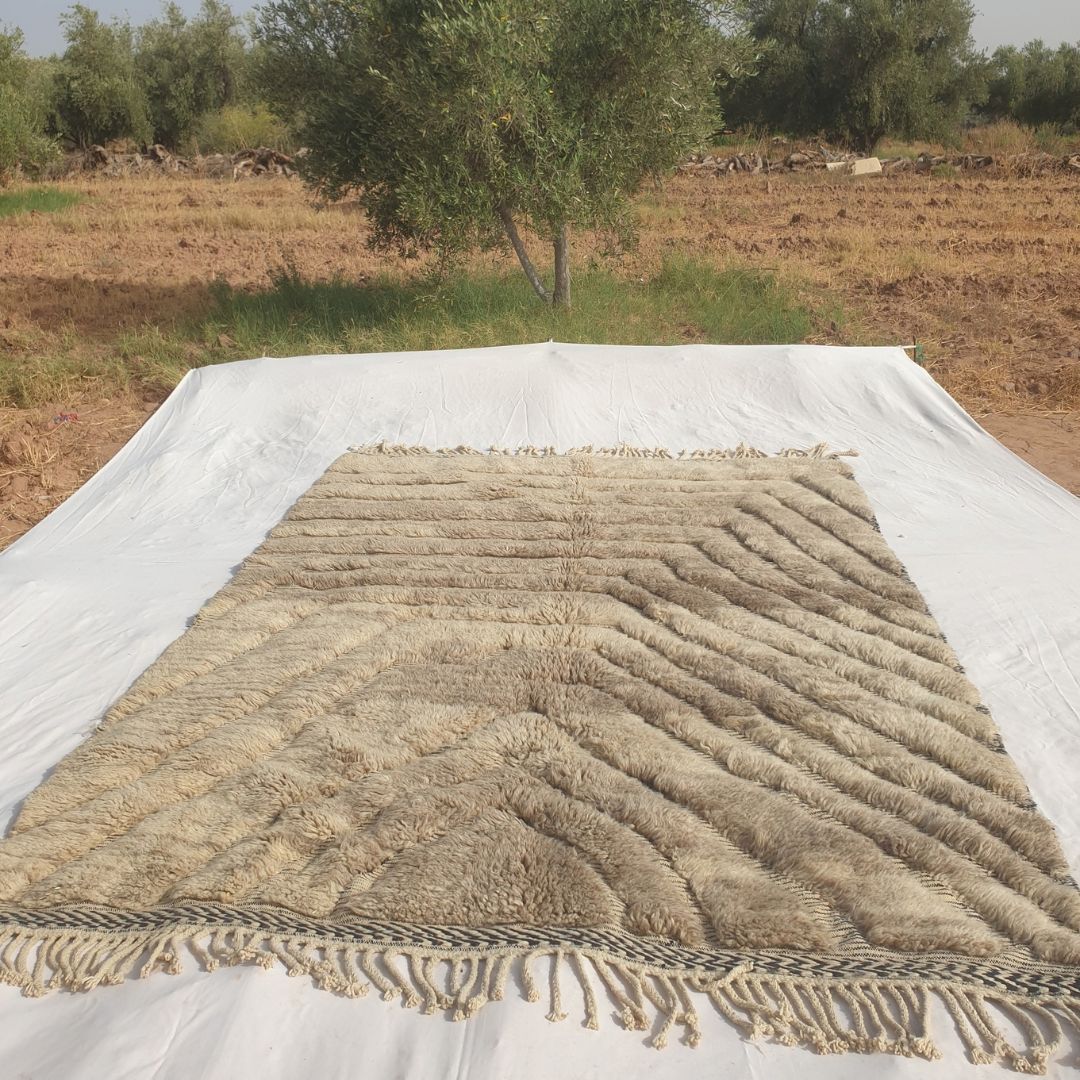 Stilma - Beni Ourain Rug with Tan Field and Radiating Chevron Texture - Handwoven Berber Carpet | 7'x9'10" Ft | 215x300 cm - OunizZ