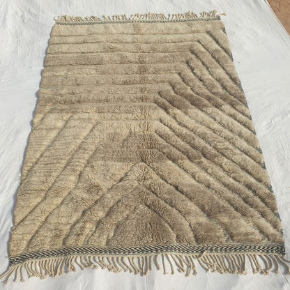 Stilma - Beni Ourain Rug with Tan Field and Radiating Chevron Texture - Handwoven Berber Carpet | 7'x9'10" Ft | 215x300 cm - OunizZ