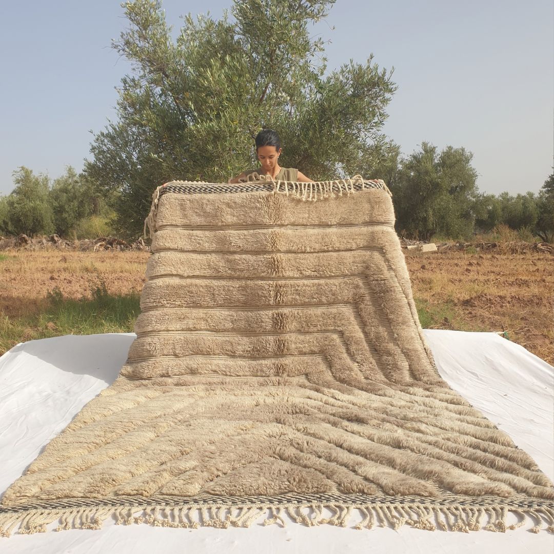 Stilma - Beni Ourain Rug with Tan Field and Radiating Chevron Texture - Handwoven Berber Carpet | 7'x9'10" Ft | 215x300 cm - OunizZ