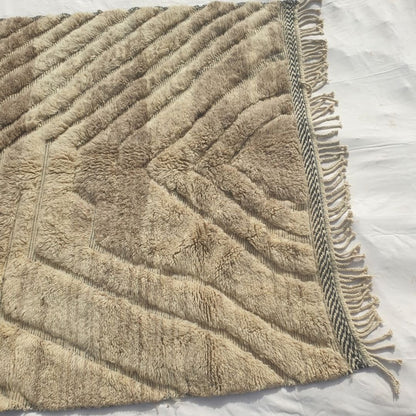 Stilma - Beni Ourain Rug with Tan Field and Radiating Chevron Texture - Handwoven Berber Carpet | 7'x9'10" Ft | 215x300 cm - OunizZ