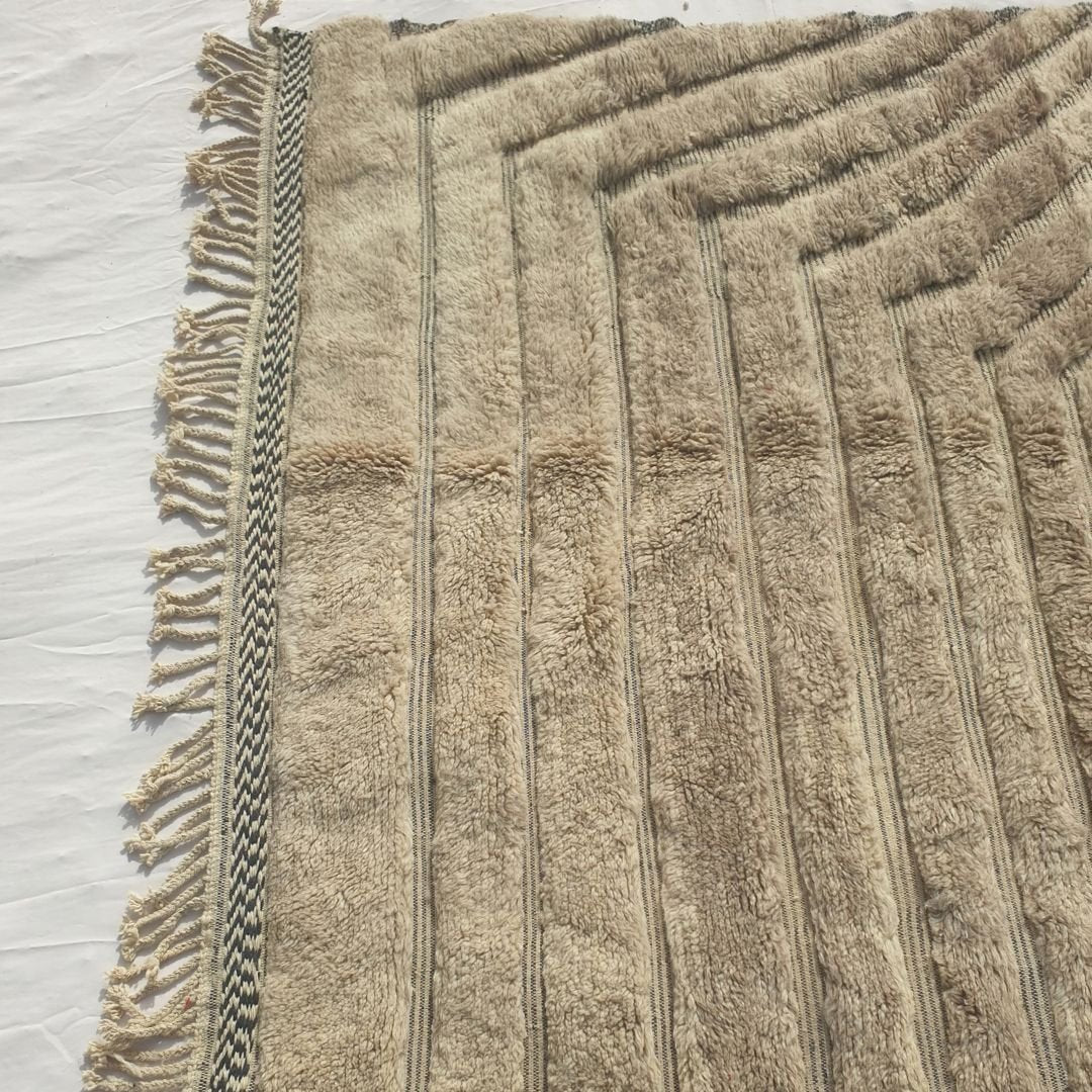 Stilma - Beni Ourain Rug with Tan Field and Radiating Chevron Texture - Handwoven Berber Carpet | 7'x9'10" Ft | 215x300 cm - OunizZ