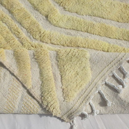 Tahadi - Yellow-Green Ombre Beni Ourain Rug with Raised Chevron Pile on Cream - Handwoven Berber Carpet | 5'3"x7'7" Ft | 160x232 cm - OunizZ