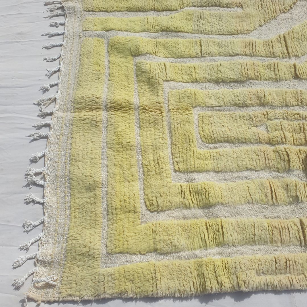 Tahadi - Yellow-Green Ombre Beni Ourain Rug with Raised Chevron Pile on Cream - Handwoven Berber Carpet | 5'3"x7'7" Ft | 160x232 cm - OunizZ