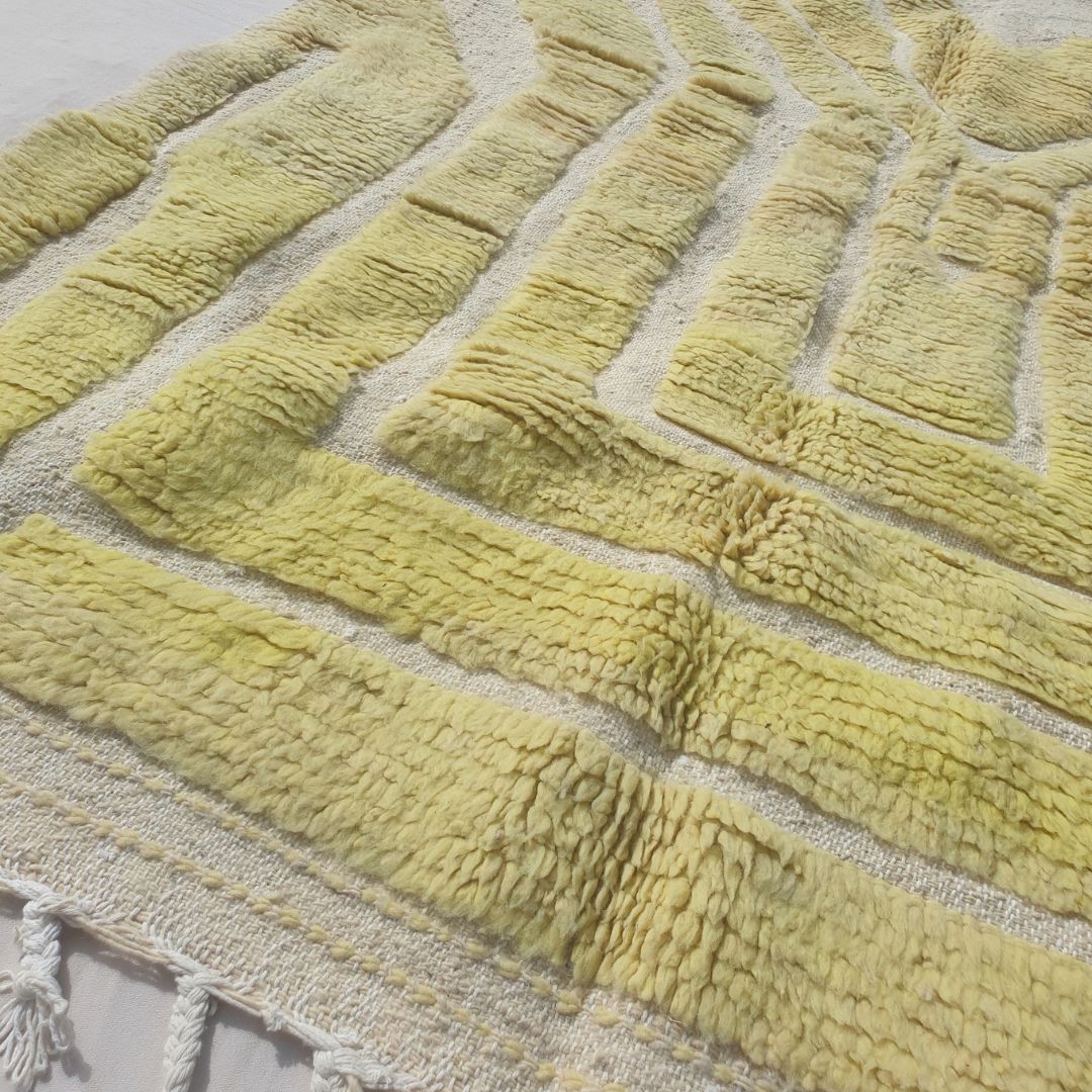 Tahadi - Yellow-Green Ombre Beni Ourain Rug with Raised Chevron Pile on Cream - Handwoven Berber Carpet | 5'3"x7'7" Ft | 160x232 cm - OunizZ