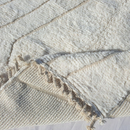 Handwoven fringes and thick ultra fluffy edge of 5x8 high-quality Beni Ourain Moroccan rug