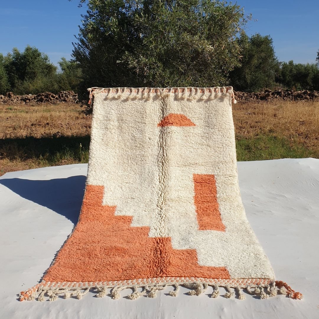 Taymla | Orange & White Soft Beni Ourain 5x8 Moroccan Rug | 5'08x8'60 Ft | 155x262 cm - OunizZ