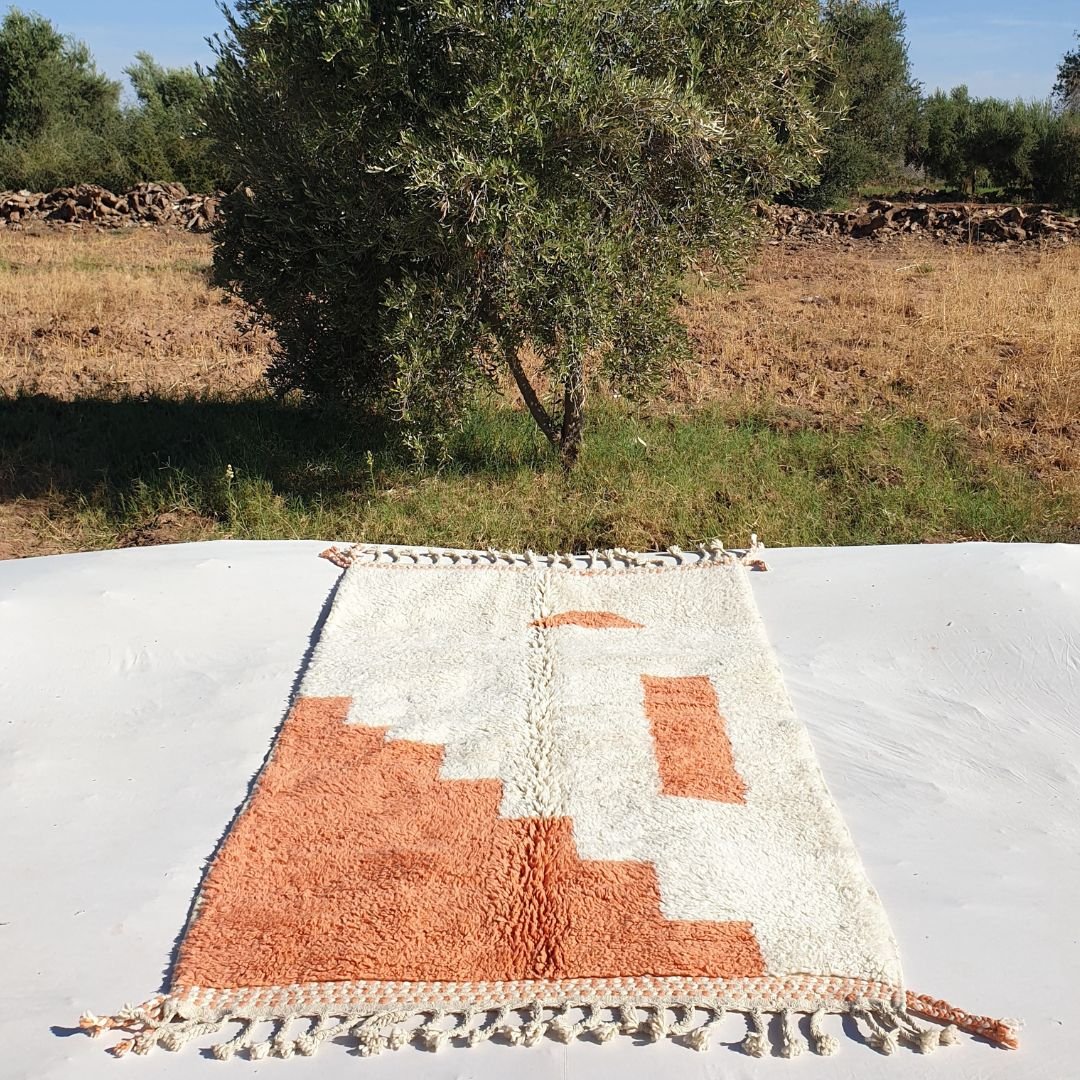 Taymla | Orange & White Soft Beni Ourain 5x8 Moroccan Rug | 5'08x8'60 Ft | 155x262 cm - OunizZ