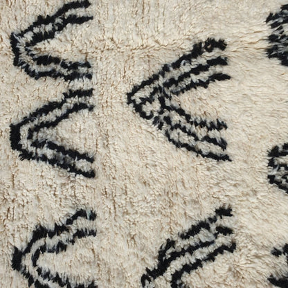 Tilia - Classic Black & White Moroccan Rug Azilal | Authentic Berber Design | 4'89x8'33 ft | 149x254 cm - OunizZ