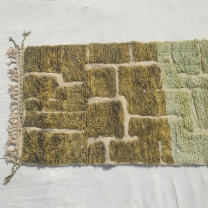 Tomania - Olive Green Beni Ourain Runner Rug with Brick Mosaic Pattern - Handwoven Berber Carpet | 2'9"x9' Ft | 84x275 cm - OunizZ