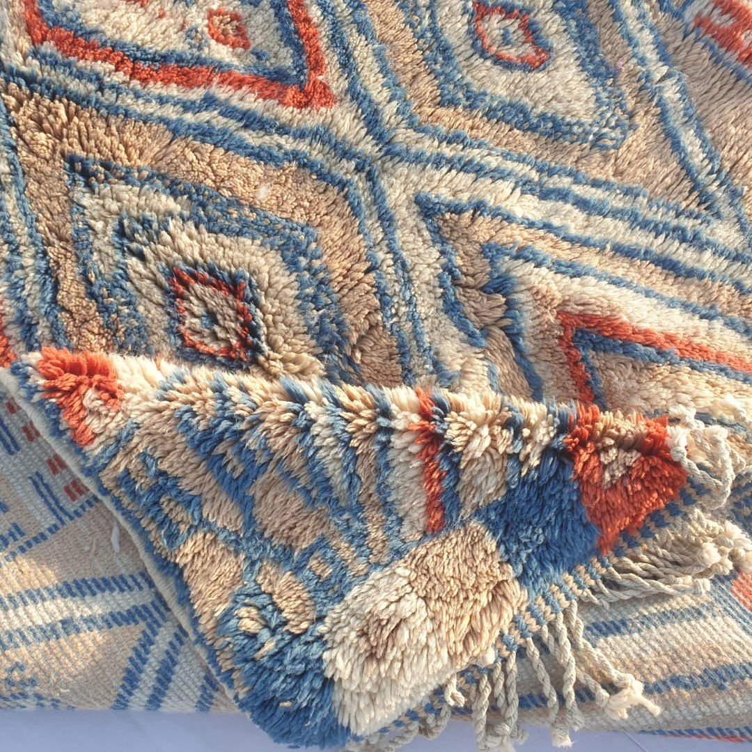 Vinia - Handmade Beni Mrirt Rug 5x7 ft – Plush Geometric Diamond Moroccan Shag Wool Rug | 5'3"x7'8" - 161x235 cm - OunizZ