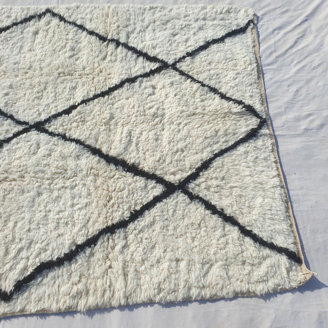 Waaga | 6x9 Beni Ourain Moroccan Rug - Super Soft White Plush Shag with Black Diamond Lattice Wool Berber Carpet | 6'8"x9'9" Ft | 205x298 cm - OunizZ