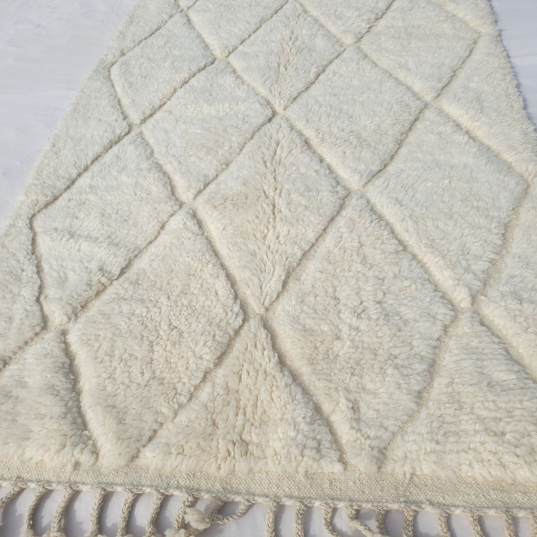 Walsa | 5x8 Beni Ourain Moroccan Rug - Super Soft Pure White Plush Shag with Diamond Grid Lattice Wool Berber Carpet | 4'11"x8'4" ft | 151x255 cm - OunizZ