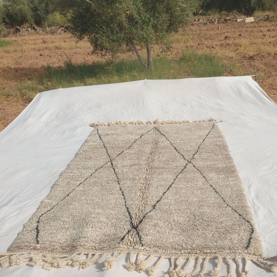 Wirafa - Classic Diamond Lattice Beni Ourain Rug in Oatmeal - Handwoven Berber Carpet | 5'3"x8'2" Ft | 162x249 cm - OunizZ