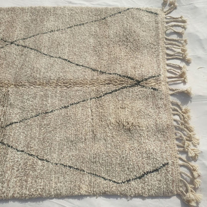 Wirafa - Classic Diamond Lattice Beni Ourain Rug in Oatmeal - Handwoven Berber Carpet | 5'3"x8'2" Ft | 162x249 cm - OunizZ