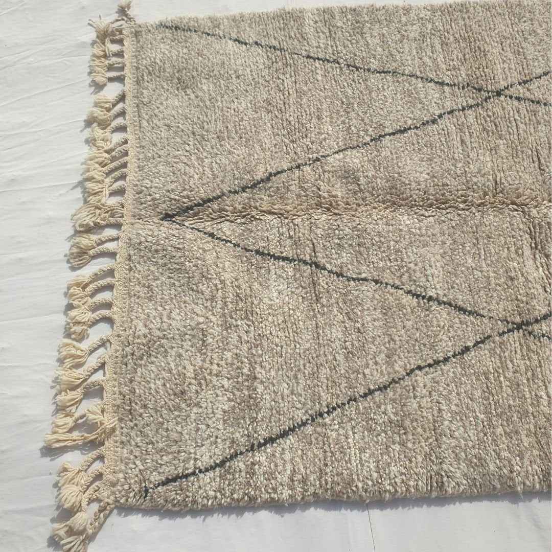 Wirafa - Classic Diamond Lattice Beni Ourain Rug in Oatmeal - Handwoven Berber Carpet | 5'3"x8'2" Ft | 162x249 cm - OunizZ
