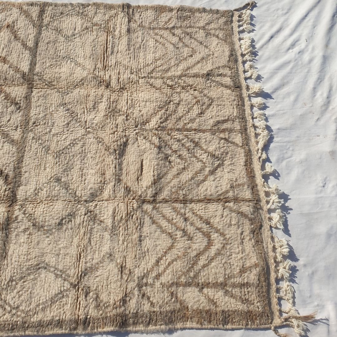 Zada | 6x9 Beni Ourain Moroccan Rug - Soft Ivory Plush Shag with Beige Chevron Zigzag Wool Berber Carpet | 6'6"x9'11" Ft | 199x303 cm - OunizZ