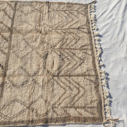 Zada | 6x9 Beni Ourain Moroccan Rug - Soft Ivory Plush Shag with Beige Chevron Zigzag Wool Berber Carpet | 6'6"x9'11" Ft | 199x303 cm - OunizZ