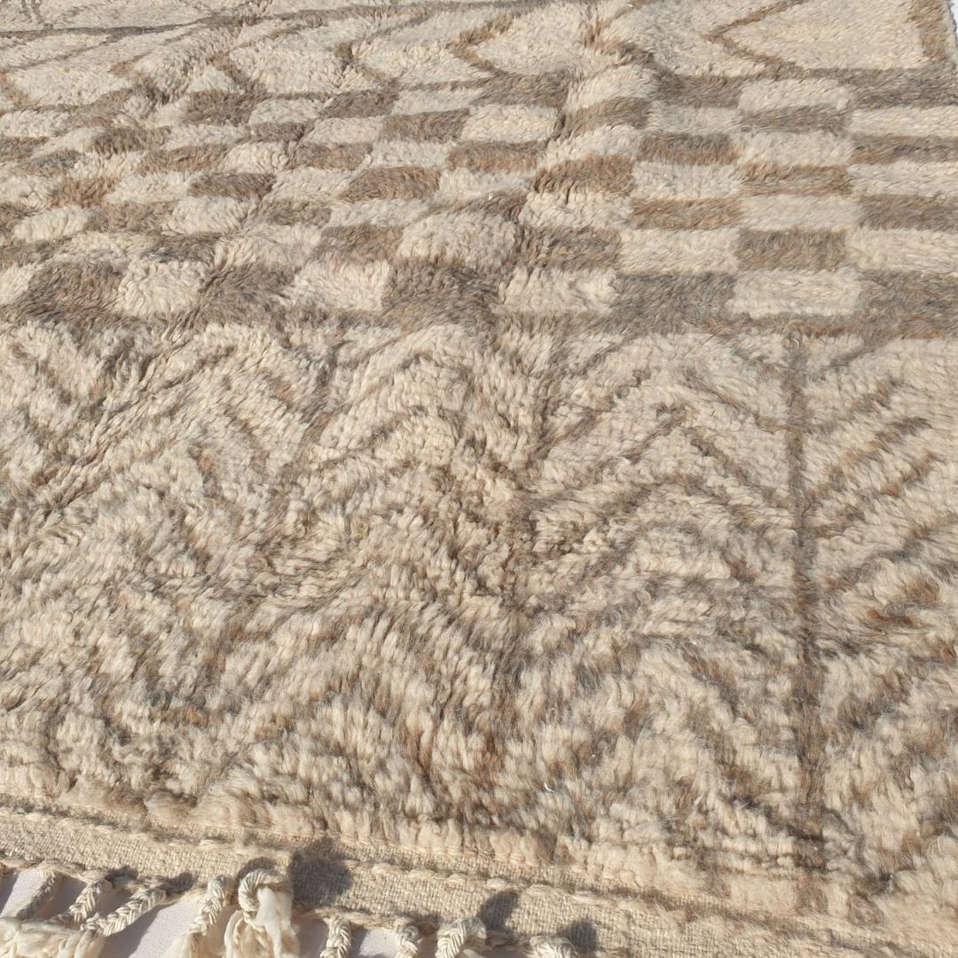 Zada | 6x9 Beni Ourain Moroccan Rug - Soft Ivory Plush Shag with Beige Chevron Zigzag Wool Berber Carpet | 6'6"x9'11" Ft | 199x303 cm - OunizZ