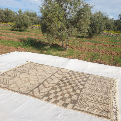 Zada | 6x9 Beni Ourain Moroccan Rug - Soft Ivory Plush Shag with Beige Chevron Zigzag Wool Berber Carpet | 6'6"x9'11" Ft | 199x303 cm - OunizZ