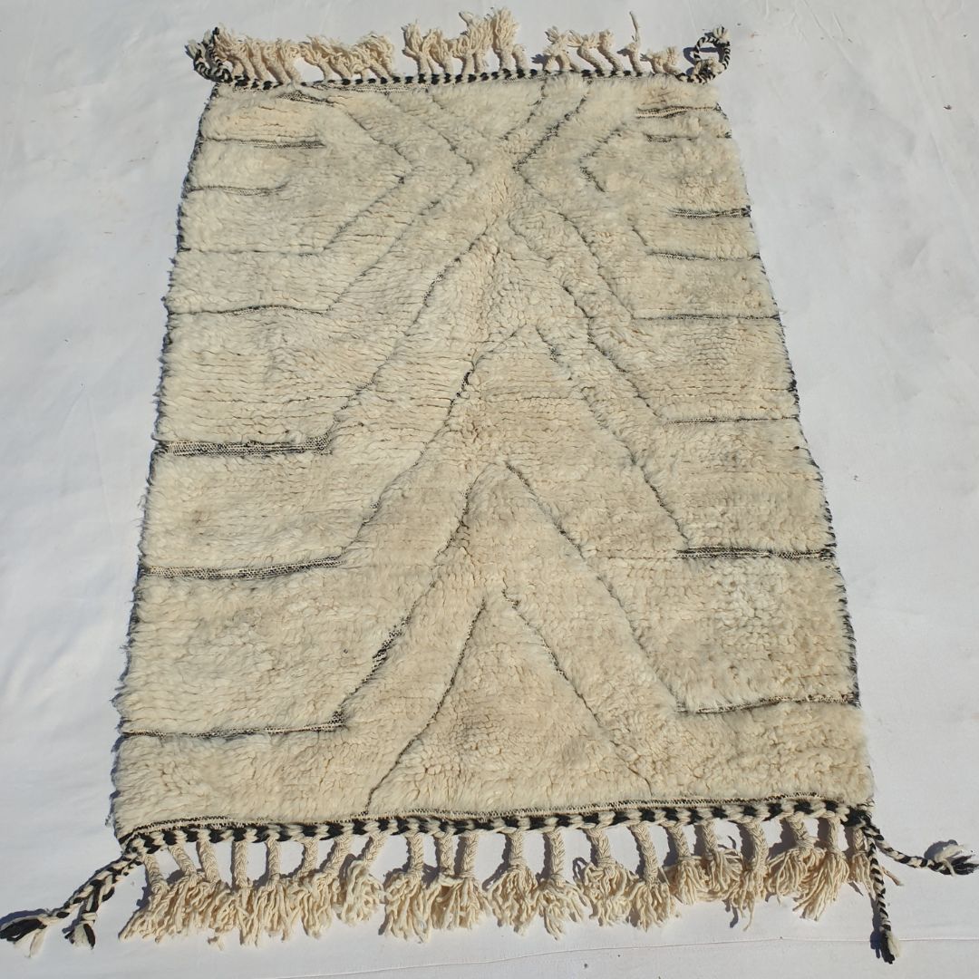 Zelka - Moroccan Rug 3x5 White Azilal | Authentic Berber Moroccan Bedroom Rug | Handmade 100% Wool Rug | 162x111 cm | 5'31x3'64 ft - OunizZ