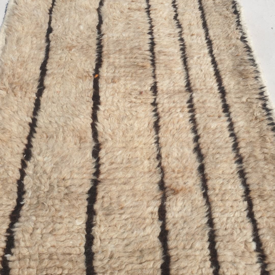 Zinali - Beige Moroccan Runner Rug Beni Ourain | Authentic Berber Hallway runner | 2'20x12' ft | 67x365 cm - OunizZ