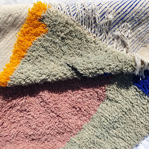 MINAWRA | 5'7x4'4 Ft | 175x130 cm | Marokkansk farverigt tæppe | 100% uld håndlavet