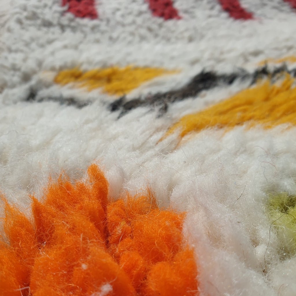 Chalhia - BENI OUARAIN Moroccan White Rug for Bedroom | Moroccan High Pile Area Rug Berber Authentic Wool | 4'9x3'6 Ft | 148x109 cm - OunizZ