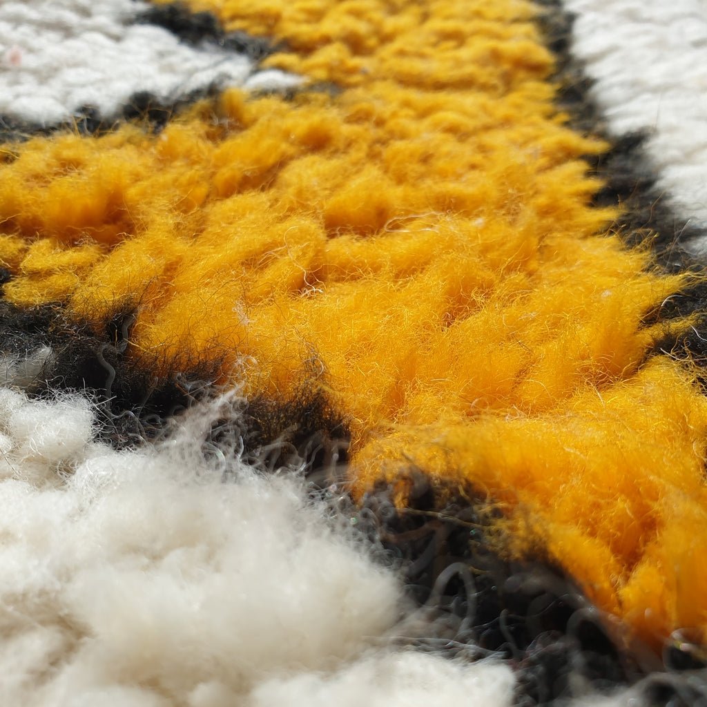 Chalhia - BENI OUARAIN Moroccan White Rug for Bedroom | Moroccan High Pile Area Rug Berber Authentic Wool | 4'9x3'6 Ft | 148x109 cm - OunizZ