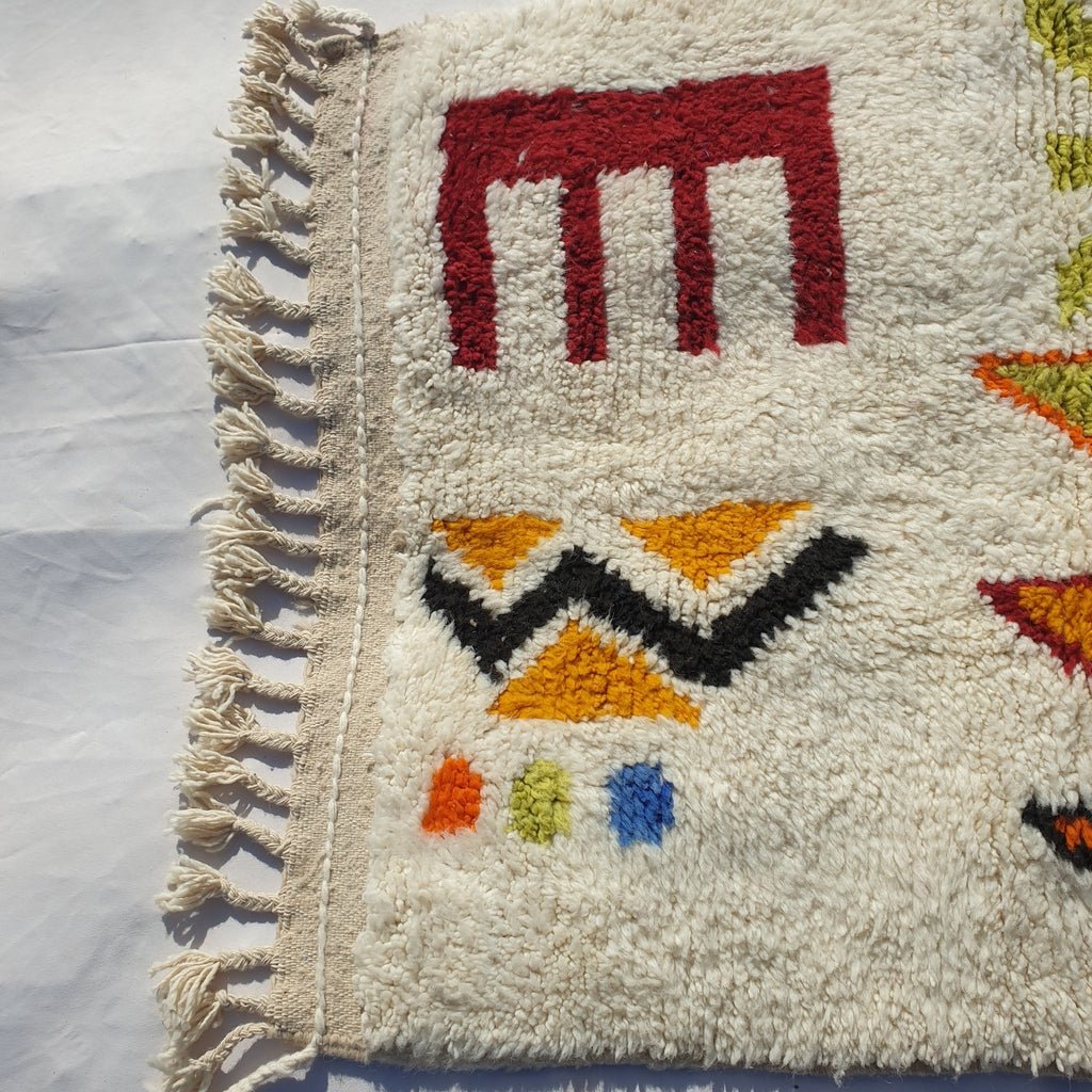 Chalhia - BENI OUARAIN Moroccan White Rug for Bedroom | Moroccan High Pile Area Rug Berber Authentic Wool | 4'9x3'6 Ft | 148x109 cm - OunizZ