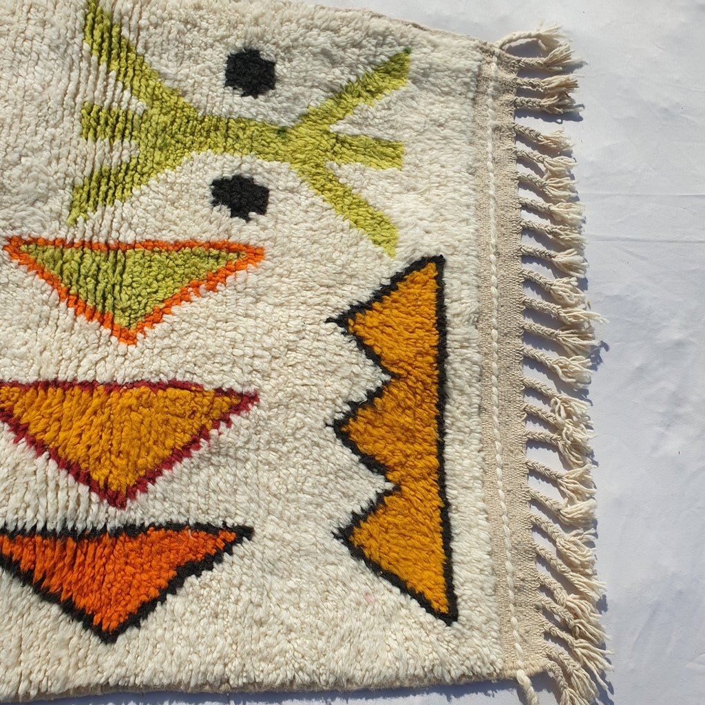 Chalhia - BENI OUARAIN Moroccan White Rug for Bedroom | Moroccan High Pile Area Rug Berber Authentic Wool | 4'9x3'6 Ft | 148x109 cm - OunizZ