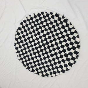 Checkered Round Moroccan Boujaad Rug Black and White | TOUIJA | 2'5 Ft | 0,75 m | 100% wool handmade - OunizZ